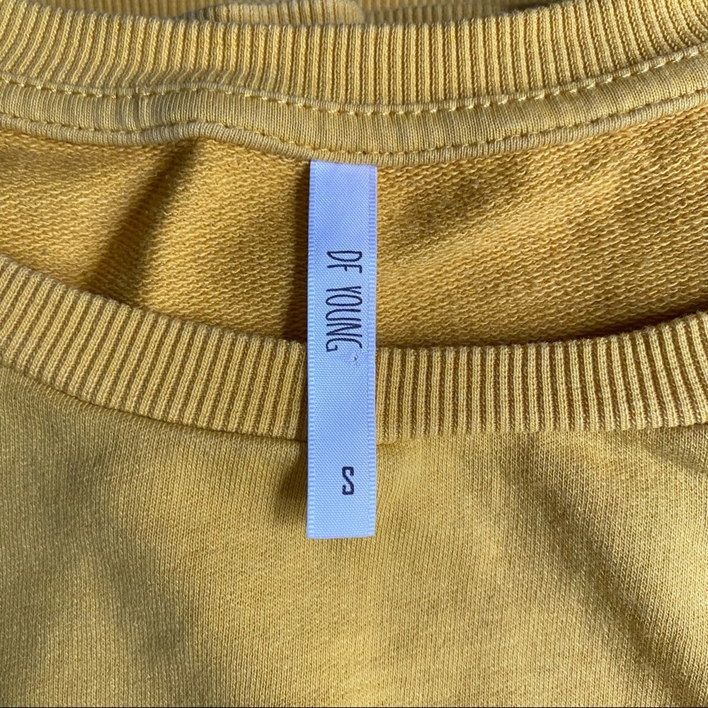 Yellow sweatshirt - Picture 6 of 6
